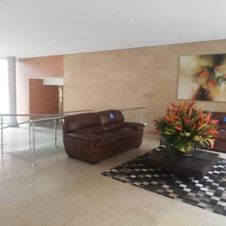 Hermosa Habitacion Privada En Conjunto Residencial Cerca Al Aeropuerto Y Terminal De Bogota, Zonas Comunes Se Comparten Con 1 Persona Lägenhet Exteriör bild