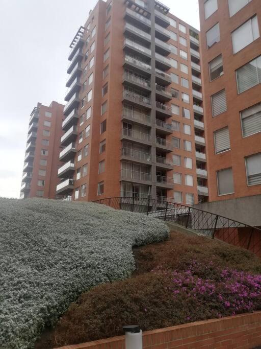 Hermosa Habitacion Privada En Conjunto Residencial Cerca Al Aeropuerto Y Terminal De Bogota, Zonas Comunes Se Comparten Con 1 Persona Lägenhet Exteriör bild