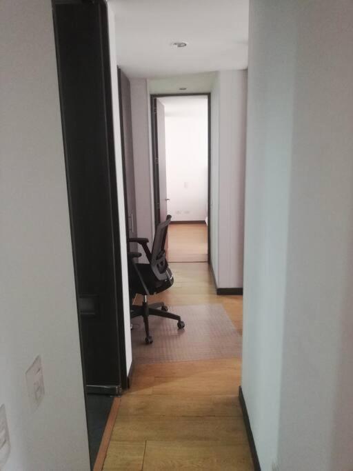 Hermosa Habitacion Privada En Conjunto Residencial Cerca Al Aeropuerto Y Terminal De Bogota, Zonas Comunes Se Comparten Con 1 Persona Lägenhet Exteriör bild