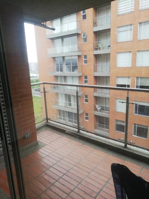 Hermosa Habitacion Privada En Conjunto Residencial Cerca Al Aeropuerto Y Terminal De Bogota, Zonas Comunes Se Comparten Con 1 Persona Lägenhet Exteriör bild