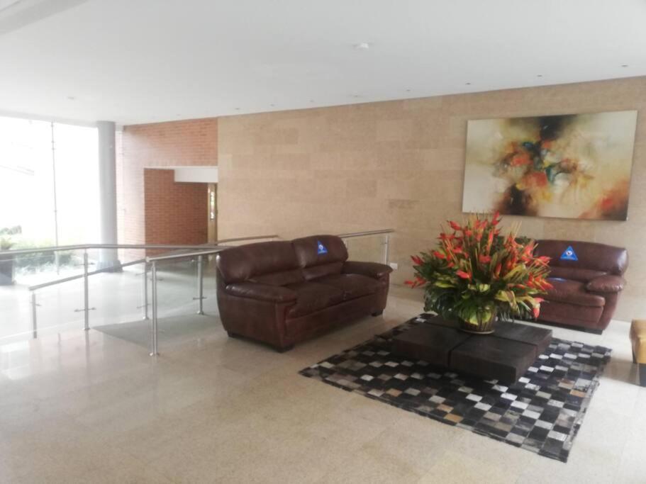 Hermosa Habitacion Privada En Conjunto Residencial Cerca Al Aeropuerto Y Terminal De Bogota, Zonas Comunes Se Comparten Con 1 Persona Lägenhet Exteriör bild